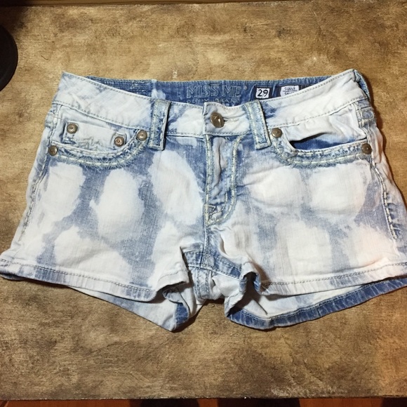 Miss Me washed denim shorts!