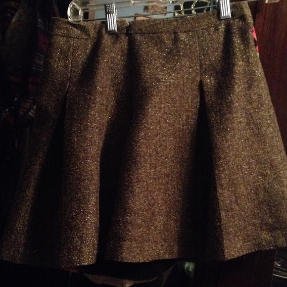Hinge skirt