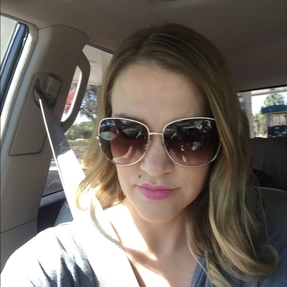 Meet your Posher, Kelsie - Picture 1 of 1