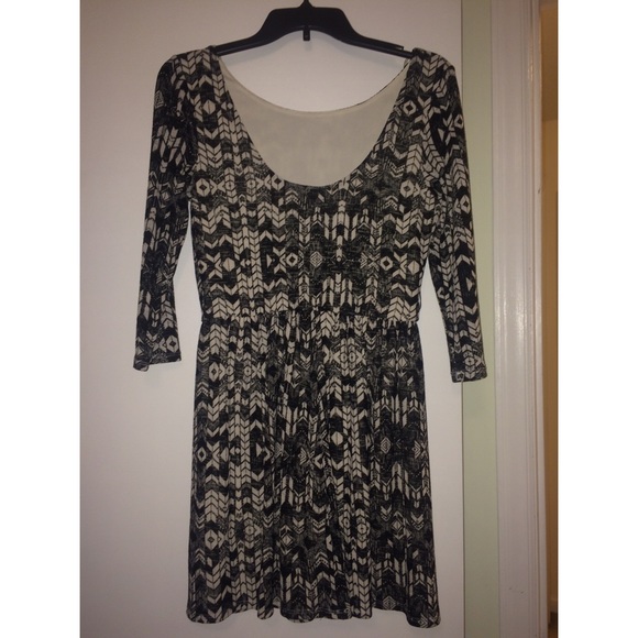 Patterned 3/4 sleeve dress