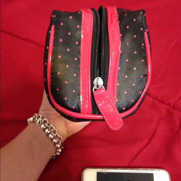 Jessica Simpson makeup bag. - Picture 2 of 3