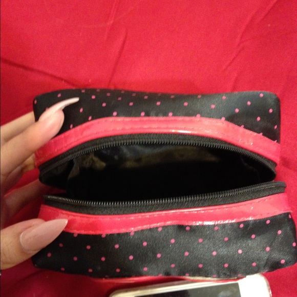Jessica Simpson makeup bag. - Picture 3 of 3