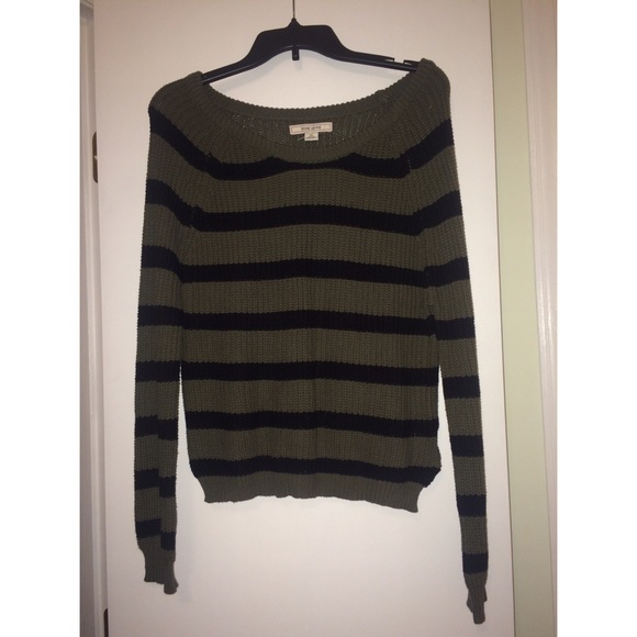 Off-shoulder sweater