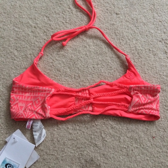 Midori like Ripcurl top - Picture 2 of 2