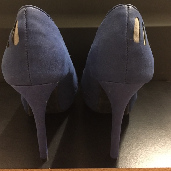 Heels - Picture 2 of 4