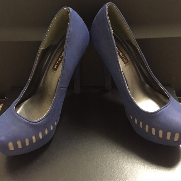 Heels - Picture 3 of 4