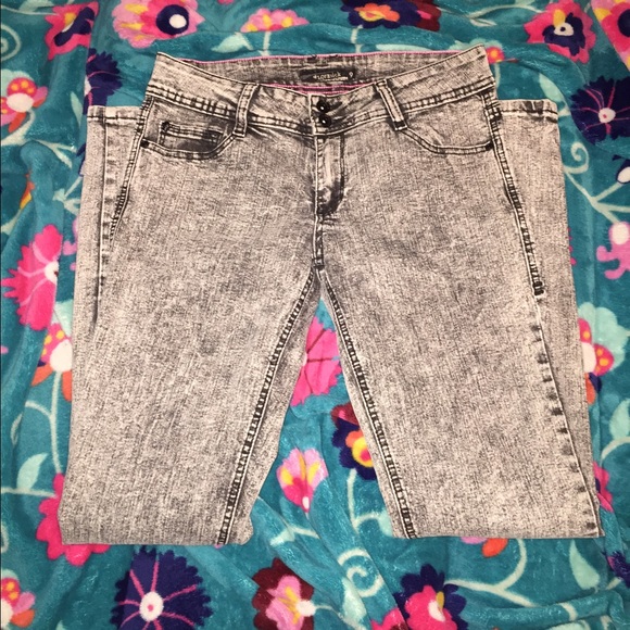 Dark Acid Wash Hot Topic Jeans!