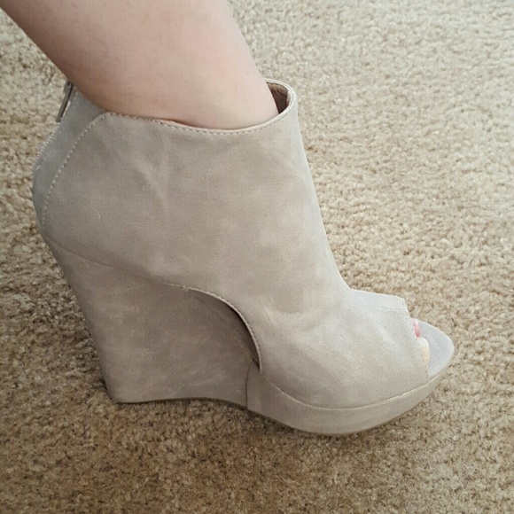 NWOT Wedge booty ***make offer***