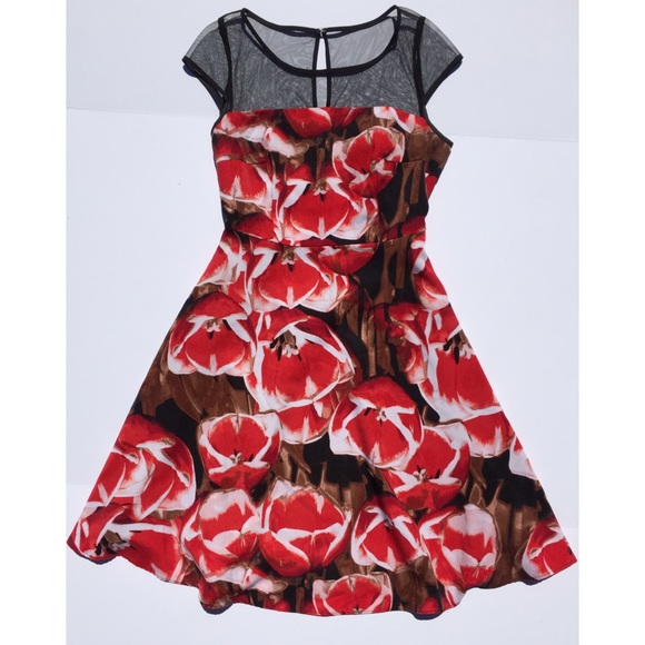 Liz Claiborne Dresses & Skirts - *Host Pick* Liz Claiborne Belted Floral Dress