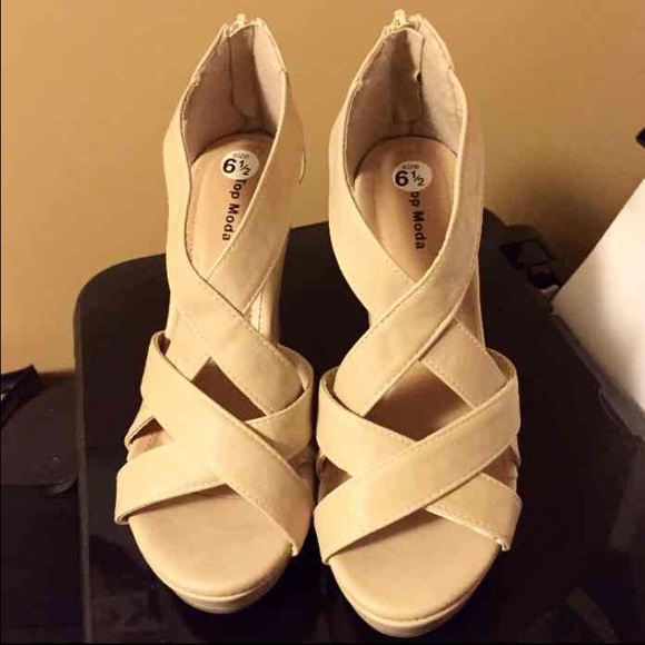 New tan / nude wedges
