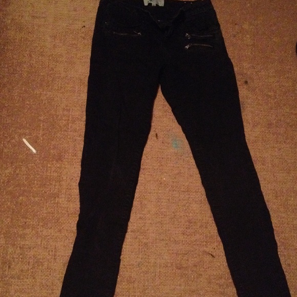 Jolt black skinny jean with zipper details