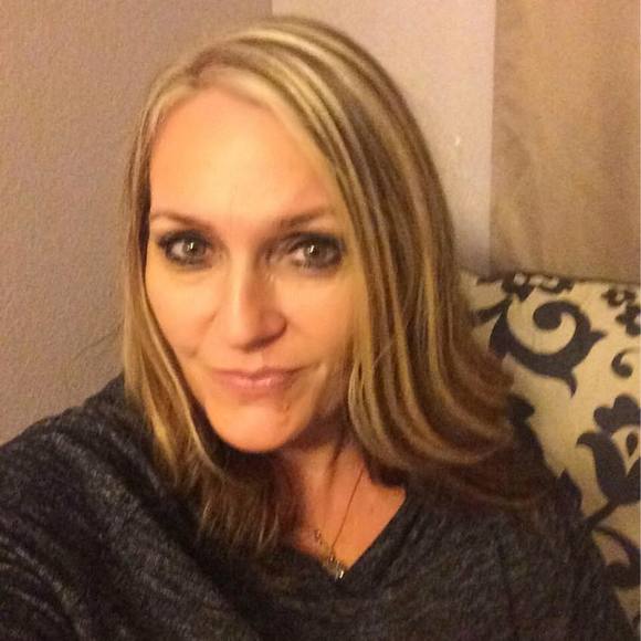 Meet your Posher, Colleen - Picture 1 of 1