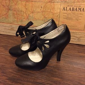 Black heels with bow in front