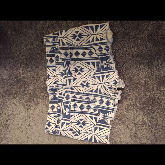 Aztec shorts - Picture 2 of 3