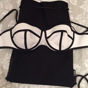 🚫SOLD🚫Triangl bikini top