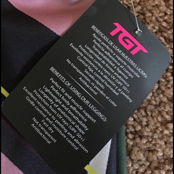 🌹Print Leggings  $50 One size fits all  (S - L)🌹 - Picture 2 of 2