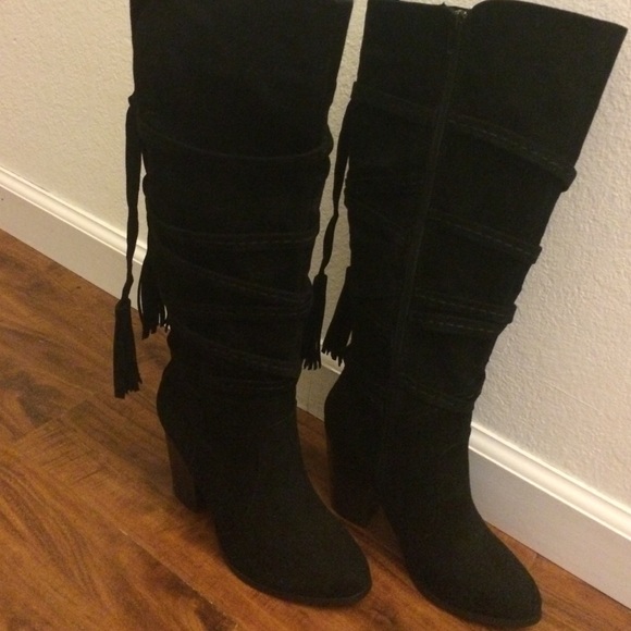 Black Boots - Picture 3 of 4