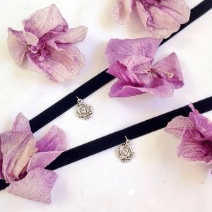 Rose Charm Black Velvet Choker