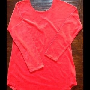 Super soft cotton and polyester tunic.