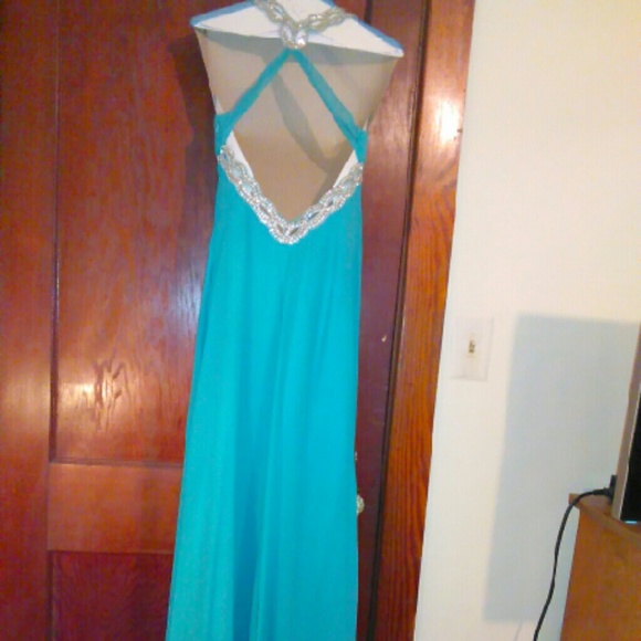 Prom dress - Picture 2 of 4