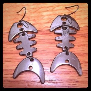Claire's Gray/Silver Fishbone Earrings