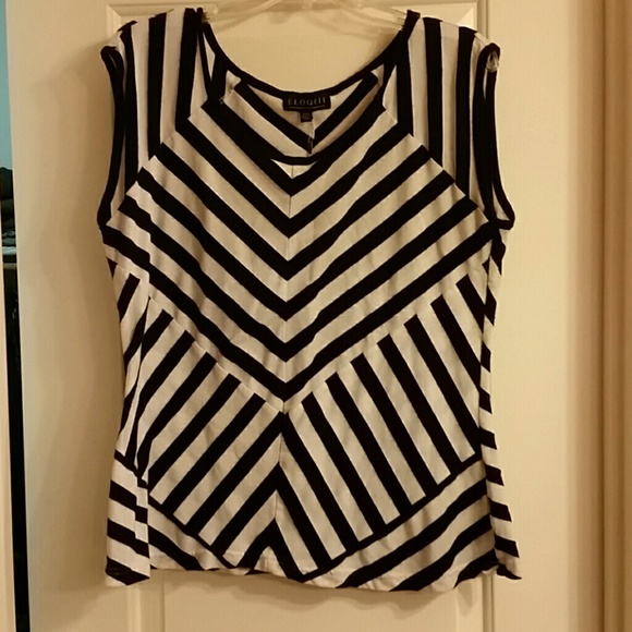 Adorable flattering black and white top