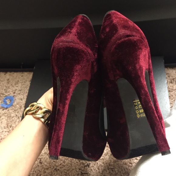 Heels - Picture 3 of 4