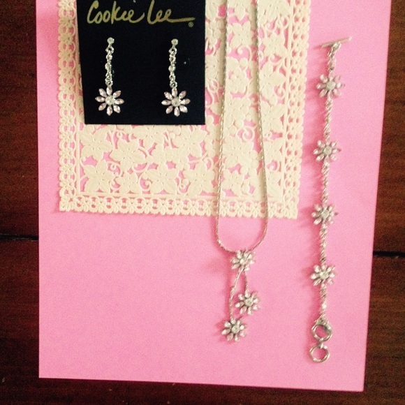 Cookie Lee Daisy necklace bracelet and earrings