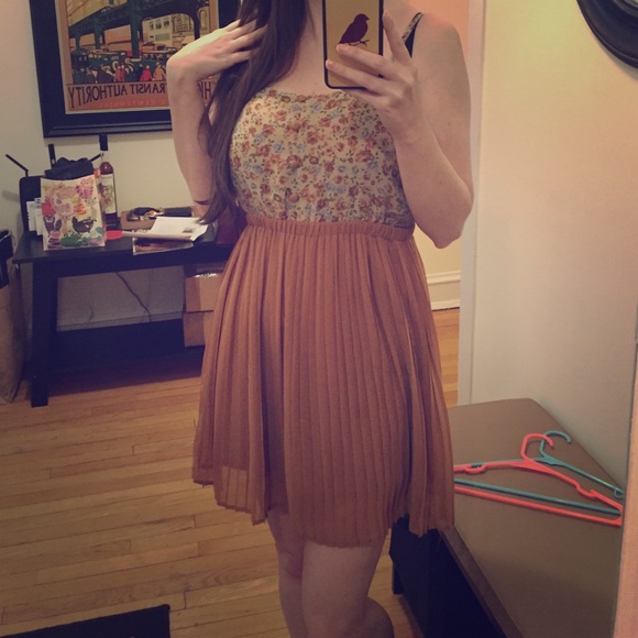 Vintage-style floral pleated dress.