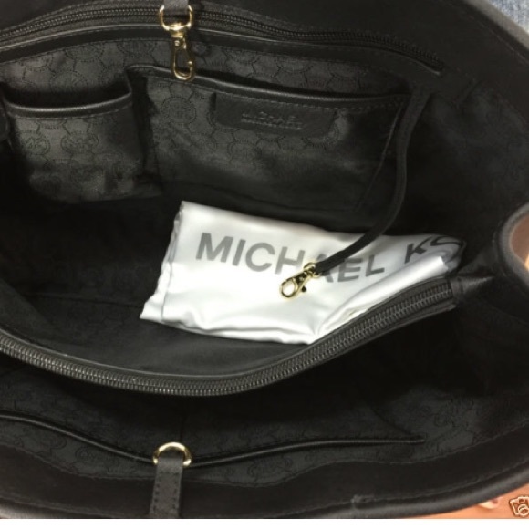 MICHAEL KORS BLACK JET SET LARGE SIGNATURE TOTE - Picture 2 of 3