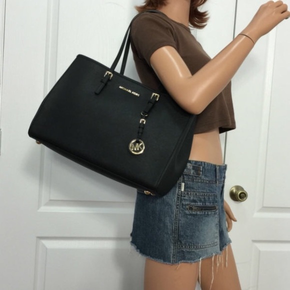 MICHAEL KORS BLACK JET SET LARGE SIGNATURE TOTE - Picture 3 of 3