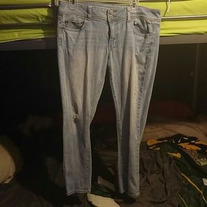 Light wash American eagle skinny jeans.