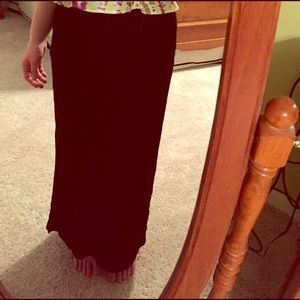 Black maxi skirt with pockets