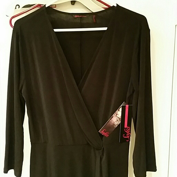 Black Sofia Vergara wrap dress