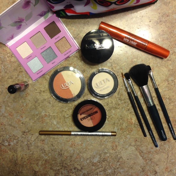 Makeup Bundle! - Picture 3 of 4
