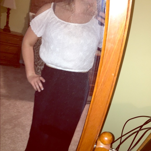 White gauze& embroidered crop top
