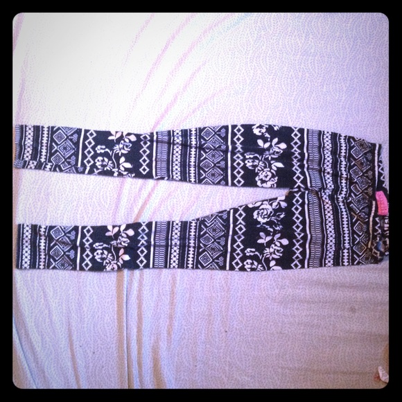Designed Leggings - Picture 1 of 3