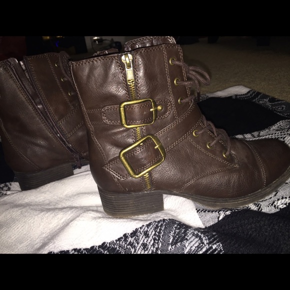 Super cute chocolate brown combats!! Barely worn!
