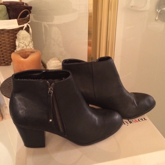 Express black cowboy booties.
