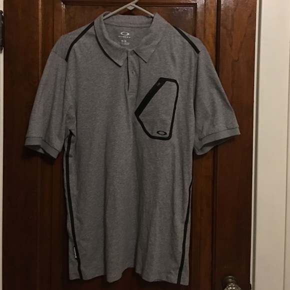 Oakley-medium