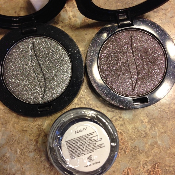 Makeup Bundle!! - Picture 2 of 4