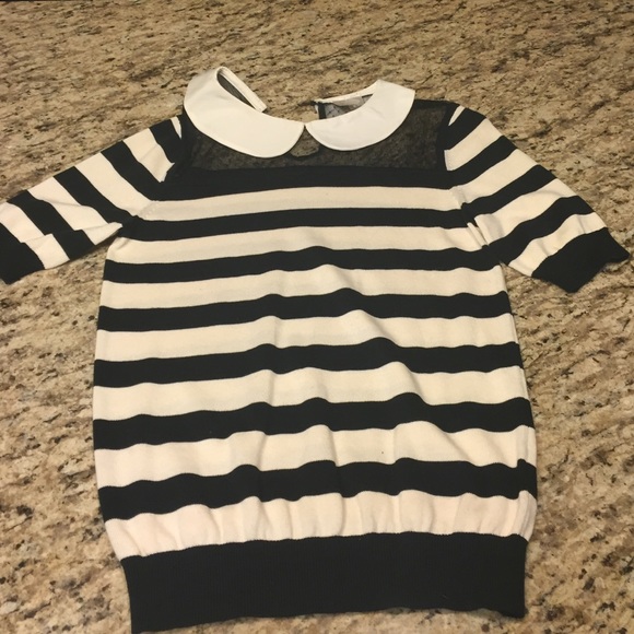 Short sleeve knit blouse