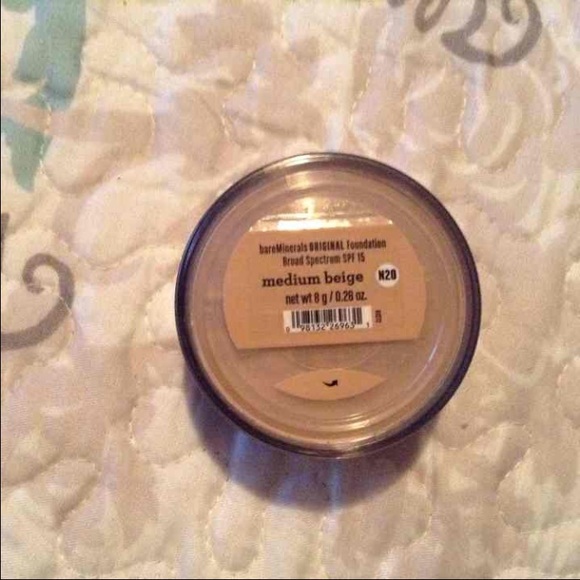 NWT med beige bare minerals foundation!