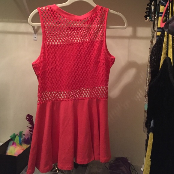 Last one! XL Perfect Pink peplum top. - Picture 4 of 4