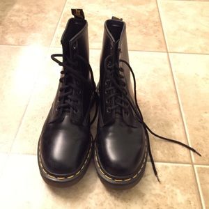 Dr Marten's black boots size 6