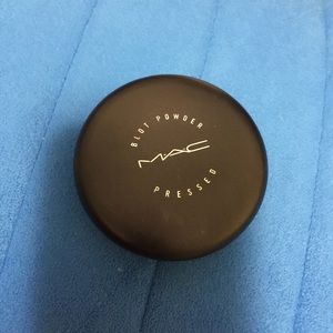 Almost new MAC slot powder
