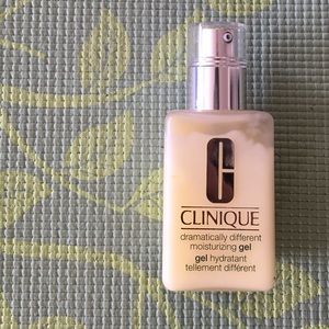 Clinique dramatically different gel