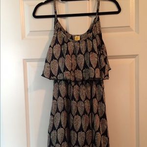 Leaf print popover style dress