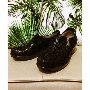 Orthopedic animal-print nurse clogs/ Danskos