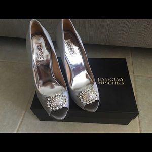 Badgley Mischka size 10 silver heels